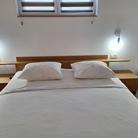 Gvacic House Apartment Supetarska Draga Ngoại thất bức ảnh