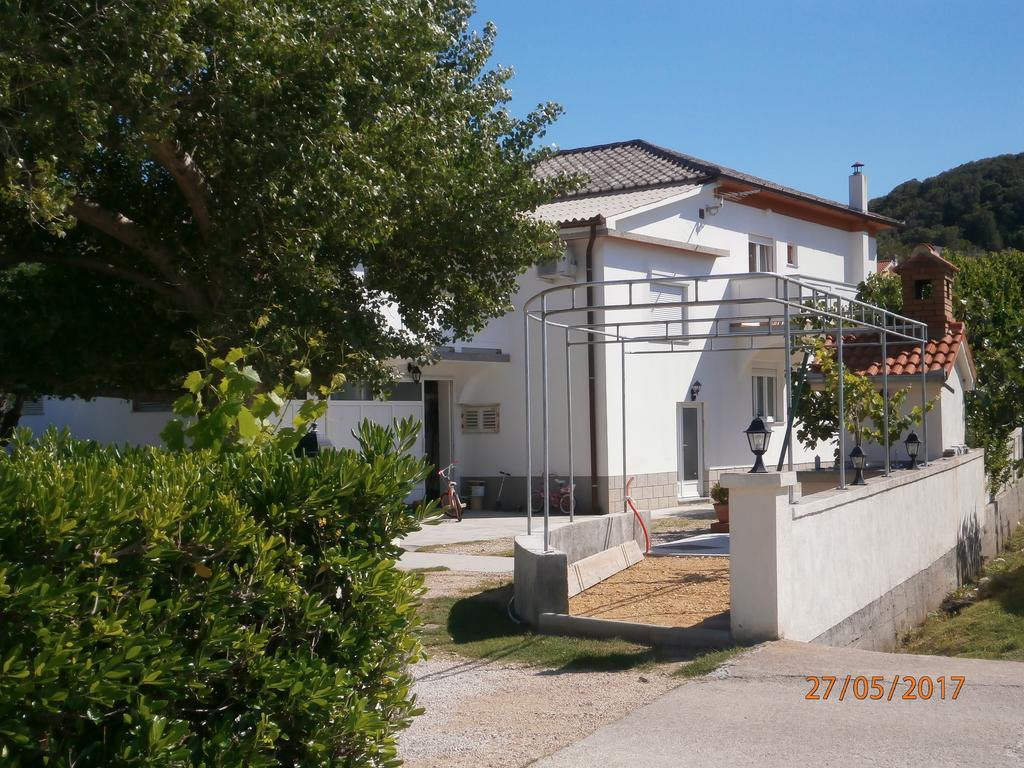 Gvacic House Apartment Supetarska Draga Ngoại thất bức ảnh